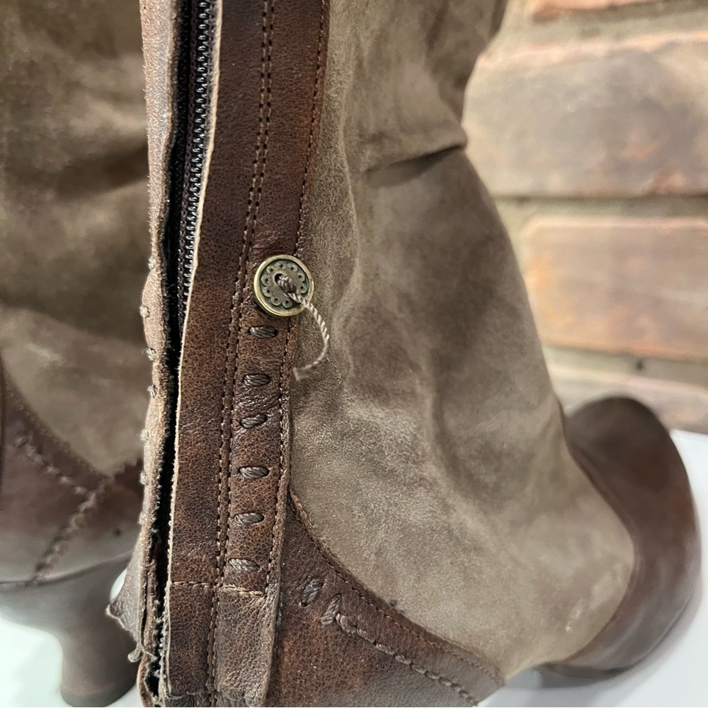 Gold Button suede Boots - Picture 7 of 10